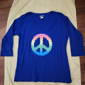 3/4 sleeve blue peace sign top